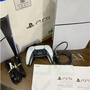 Ps5 Comes with 3 games and 1 controller